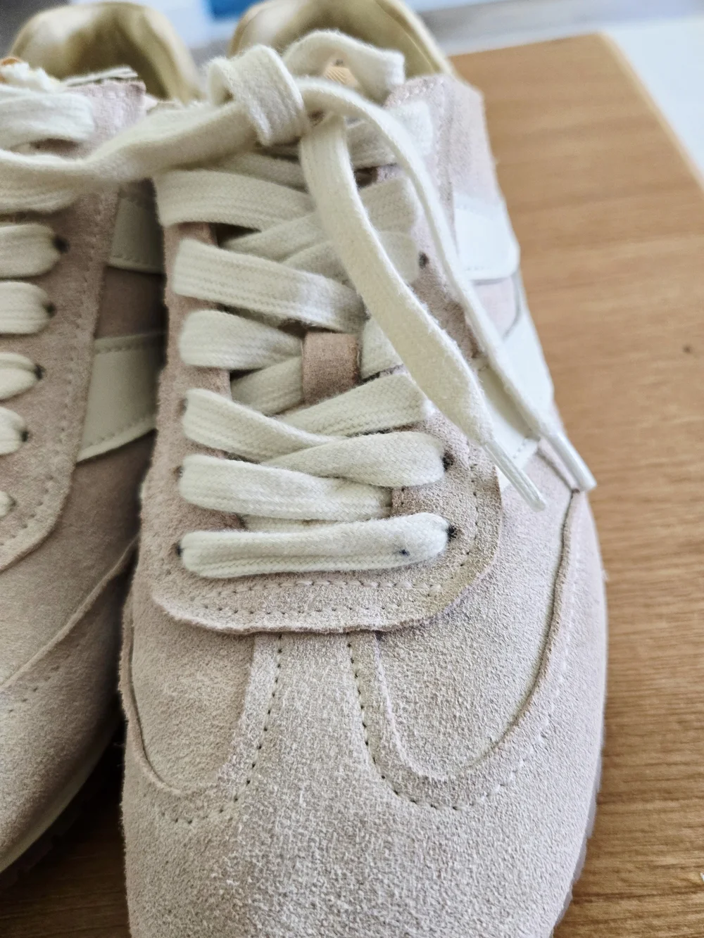 Vince lace up